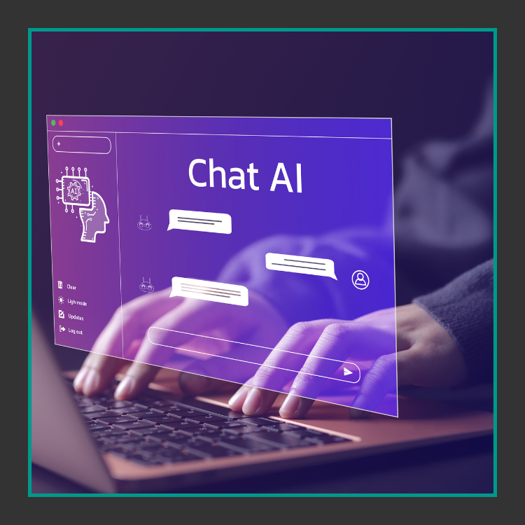 Eine Person tippt auf einem Laptop mit einer holografischen KI-Chat-Schnittstelle, die Textblasen und ein digitales Kopfsymbol für künstliche Intelligenz zeigt.